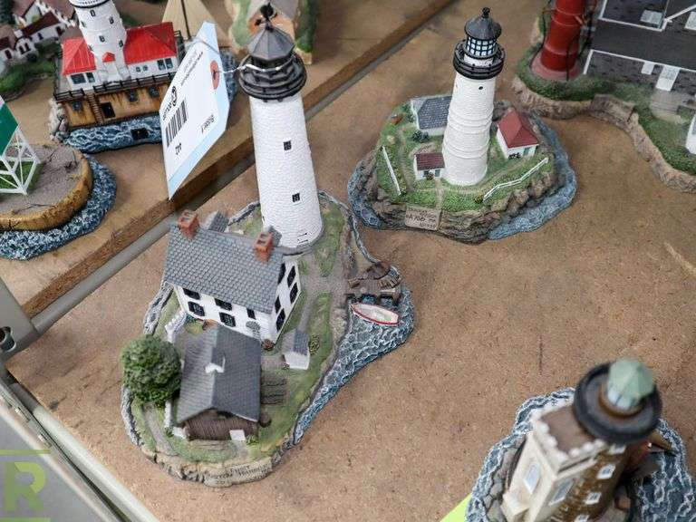 (8) Harbour Lights Collectable Lighthouses, Massachusetts - Roller Auctions
