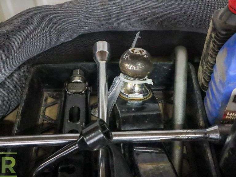 Tray of Automotive Tools and Oil - Roller Auctions