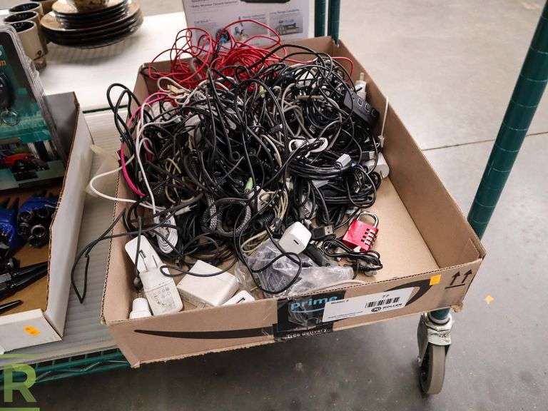 Tray Of Chargers And Cords - Roller Auctions
