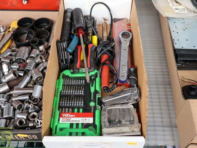 (2) Trays and Toolbox of Hand Tools - Roller Auctions