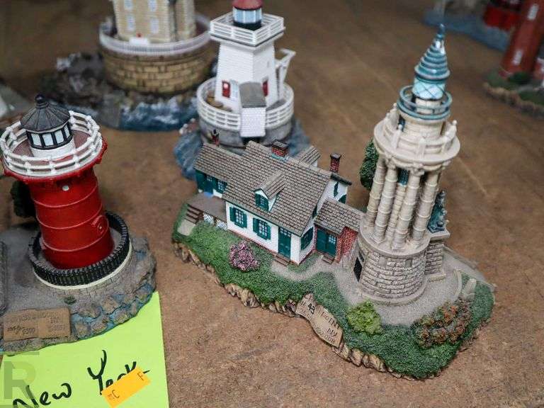 (7) Harbour Lights Collectable Lighthouses, New York - Roller Auctions
