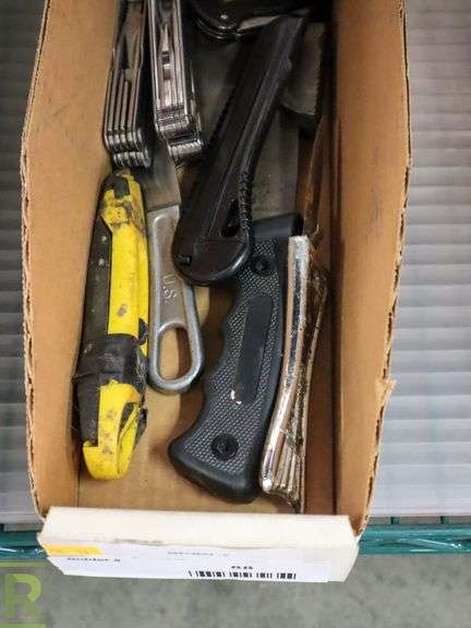 Tray Of Knives - Roller Auctions