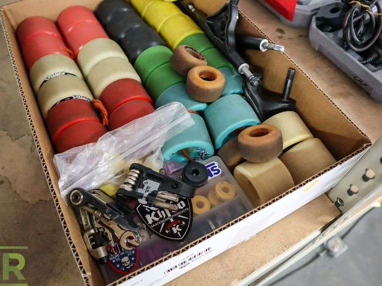 Tray of Skateboard Parts, Wheels and Bearings - Roller Auctions