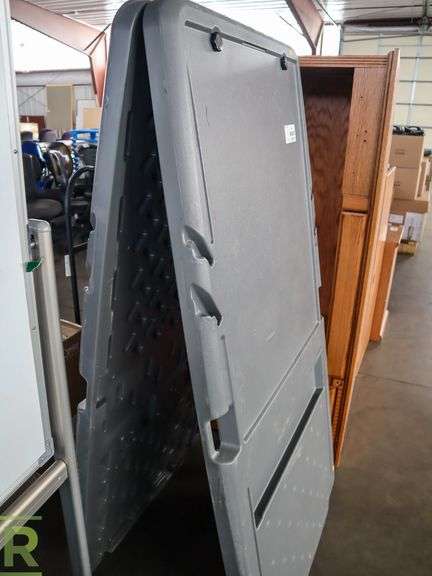 Iceberg Easel - Roller Auctions