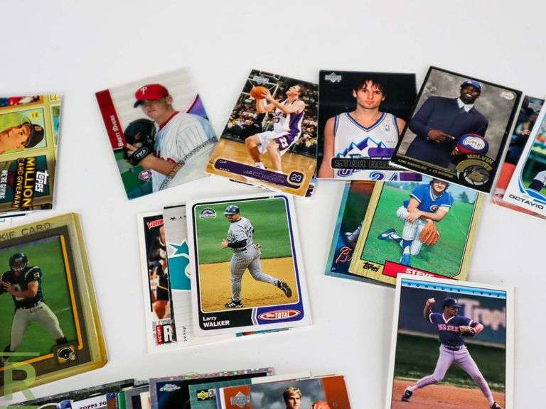 Bag Of Football And Baseball Cards - Roller Auctions
