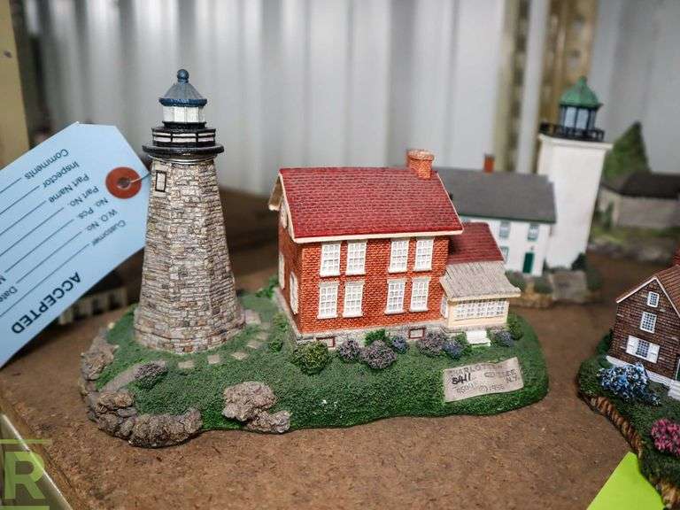 (8) Harbour Lights Collectable Lighthouses, New York - Roller Auctions