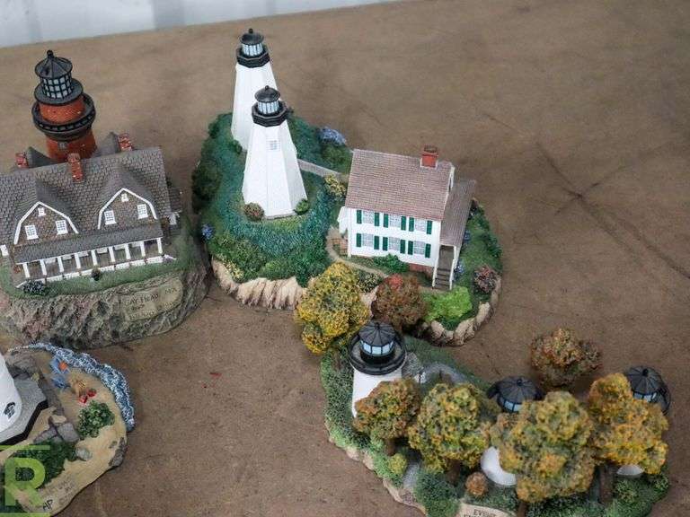 (8) Harbour Lights Collectable Lighthouses, Massachusetts - Roller Auctions