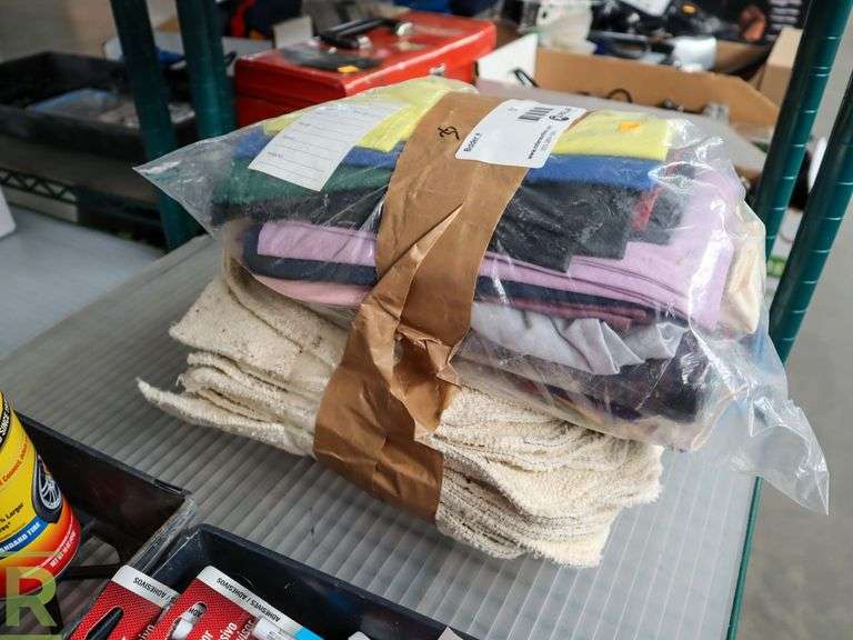 Bundle of Towels - Roller Auctions