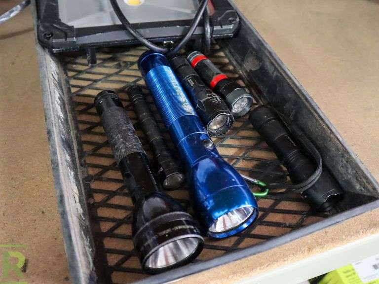 Tray of Flashlights and Husky Work Light - Roller Auctions