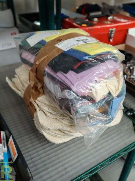 Bundle of Towels - Roller Auctions