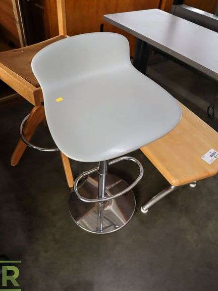 Bench & (2) Stools - Roller Auctions