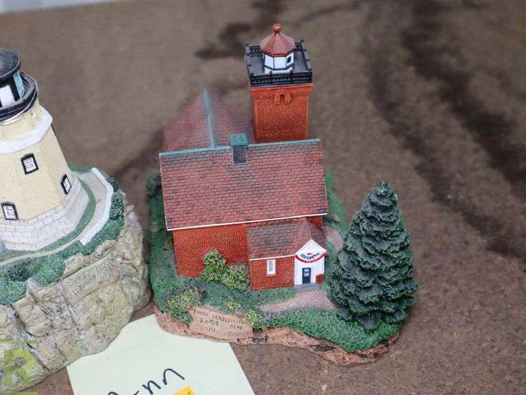 (2) Harbour Lights Collectable Lighthouses, Minnesota - Roller Auctions