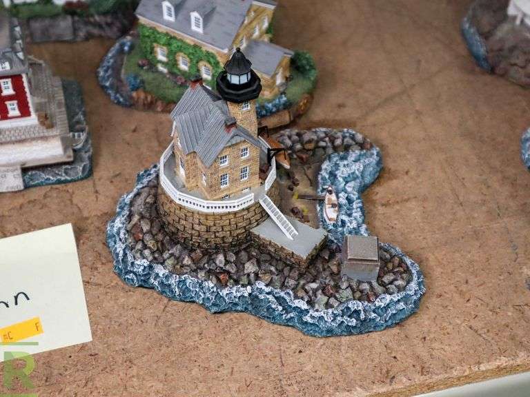 (7) Harbour Lights Collectable Lighthouses, Connecticut - Roller Auctions