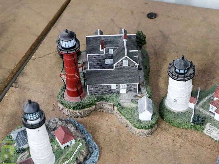 (8) Harbour Lights Collectable Lighthouses, Massachusetts - Roller Auctions