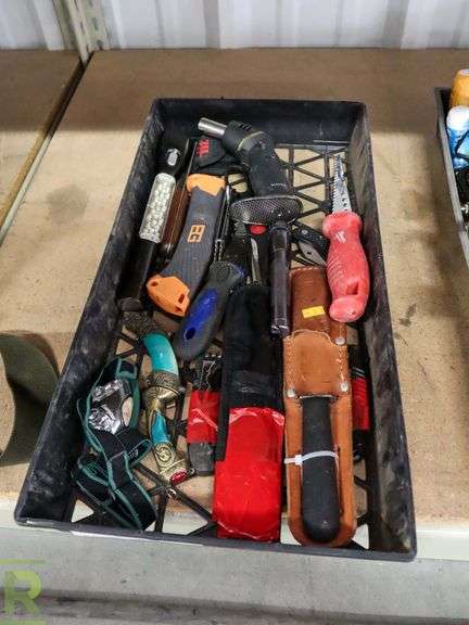 Tray of Knives - Roller Auctions