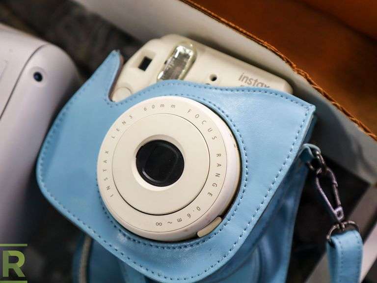 Tray With Fuji Film Instax Mini 8 And Oculus Virtual Reality Headset - Roller Auctions
