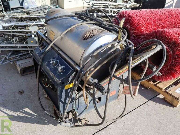 Landa Pressure Washer With Hose And Wand - Roller Auctions