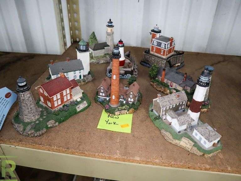 (8) Harbour Lights Collectable Lighthouses, New York - Roller Auctions