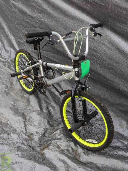 Mongoose Kids Bicycle - Roller Auctions