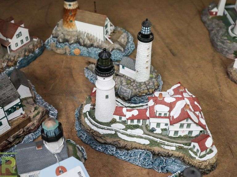 (8) Harbour Lights Collectable Lighthouses, Maine - Roller Auctions