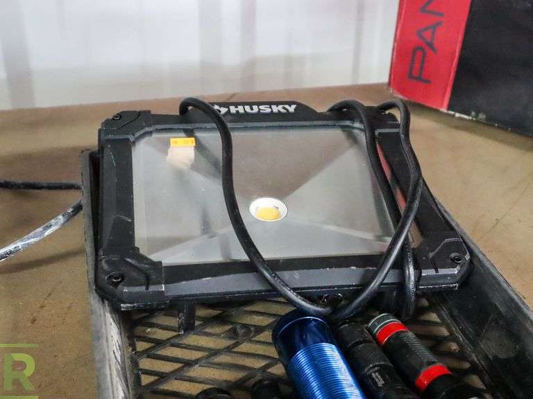 Tray of Flashlights and Husky Work Light - Roller Auctions