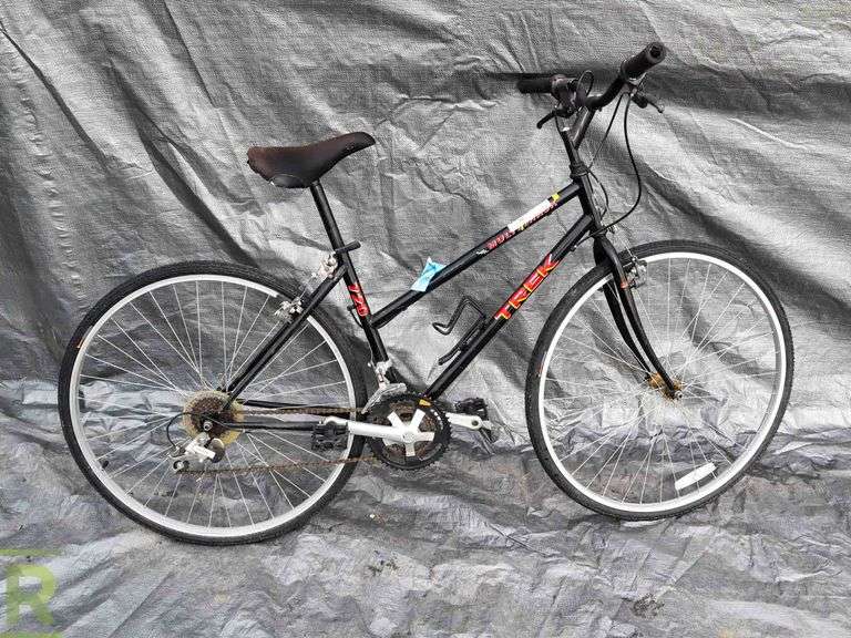 Trek Multitrek Mountain Bicycle - Roller Auctions