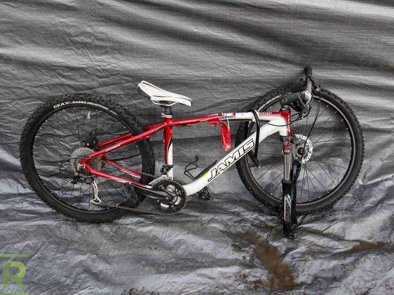Jamis Durando Front Suspension Mountain Bicycle, Disc Brakes - Roller Auctions