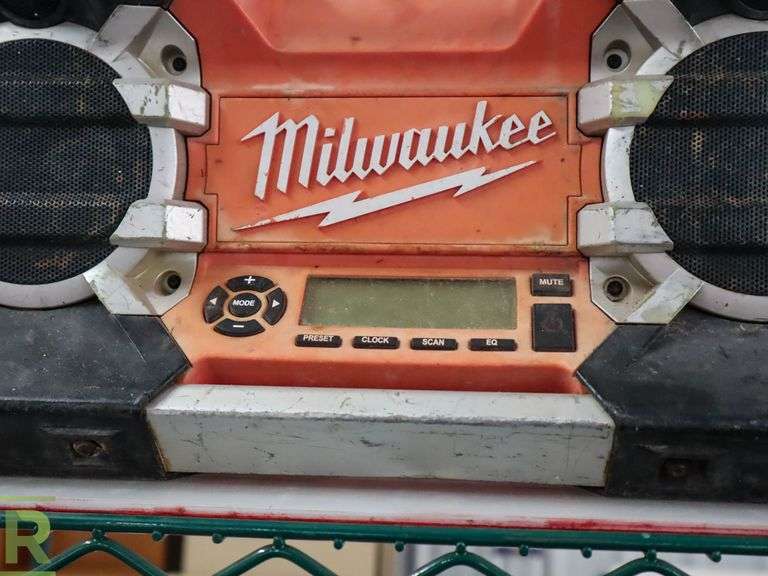 Milwaukee 279020 Work Site Radio Roller Auctions