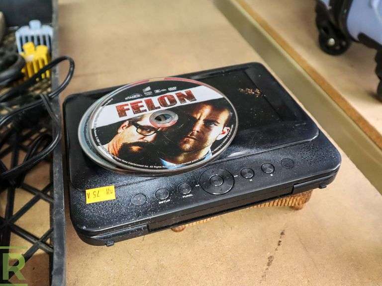 Tray Of Wahl Clipper Set And DVD Player - Roller Auctions
