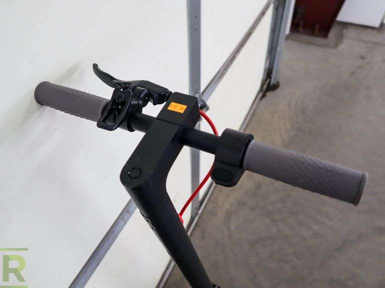 Avopro Electric Scooter, Disc Brakes (No Charger) - Roller Auctions