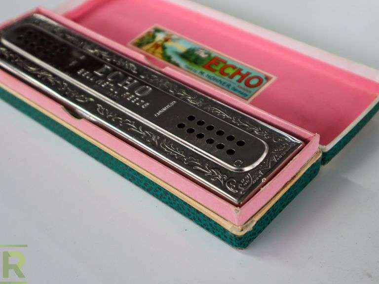 The Echo Harp Harmonica - Roller Auctions