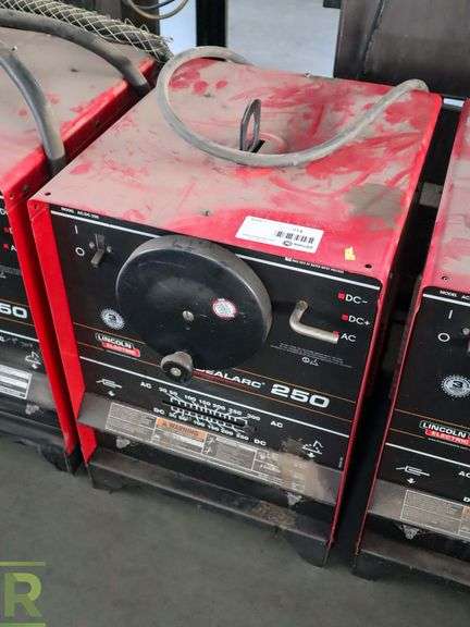 Lincoln Electrical Ideal Arc AC/DC 250 Arc Welder, 208-460V, 3PH - Roller Auctions