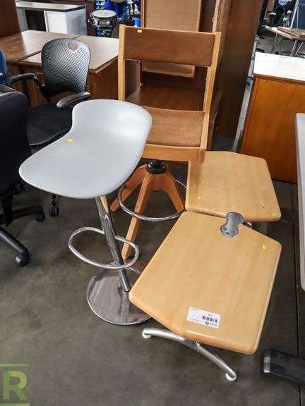 Bench & (2) Stools - Roller Auctions