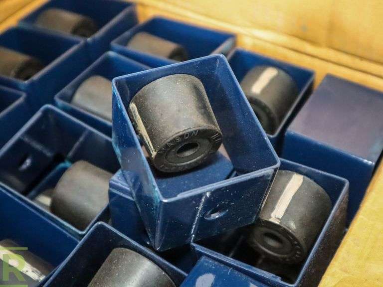 Box of Mason Hanger Mount Vibration Isolators, Neoprene, 3575 Lbs