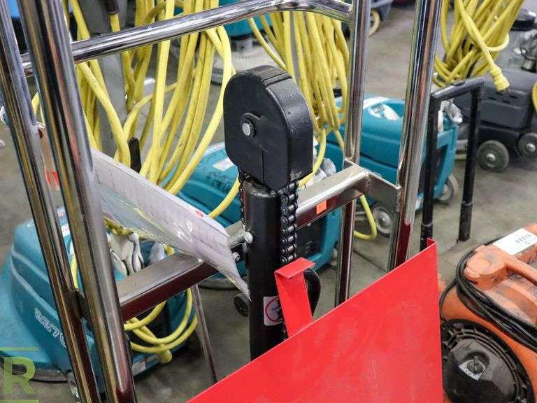 Dayton 4ECW7 Manual Platform Lift Truck Roller Auctions