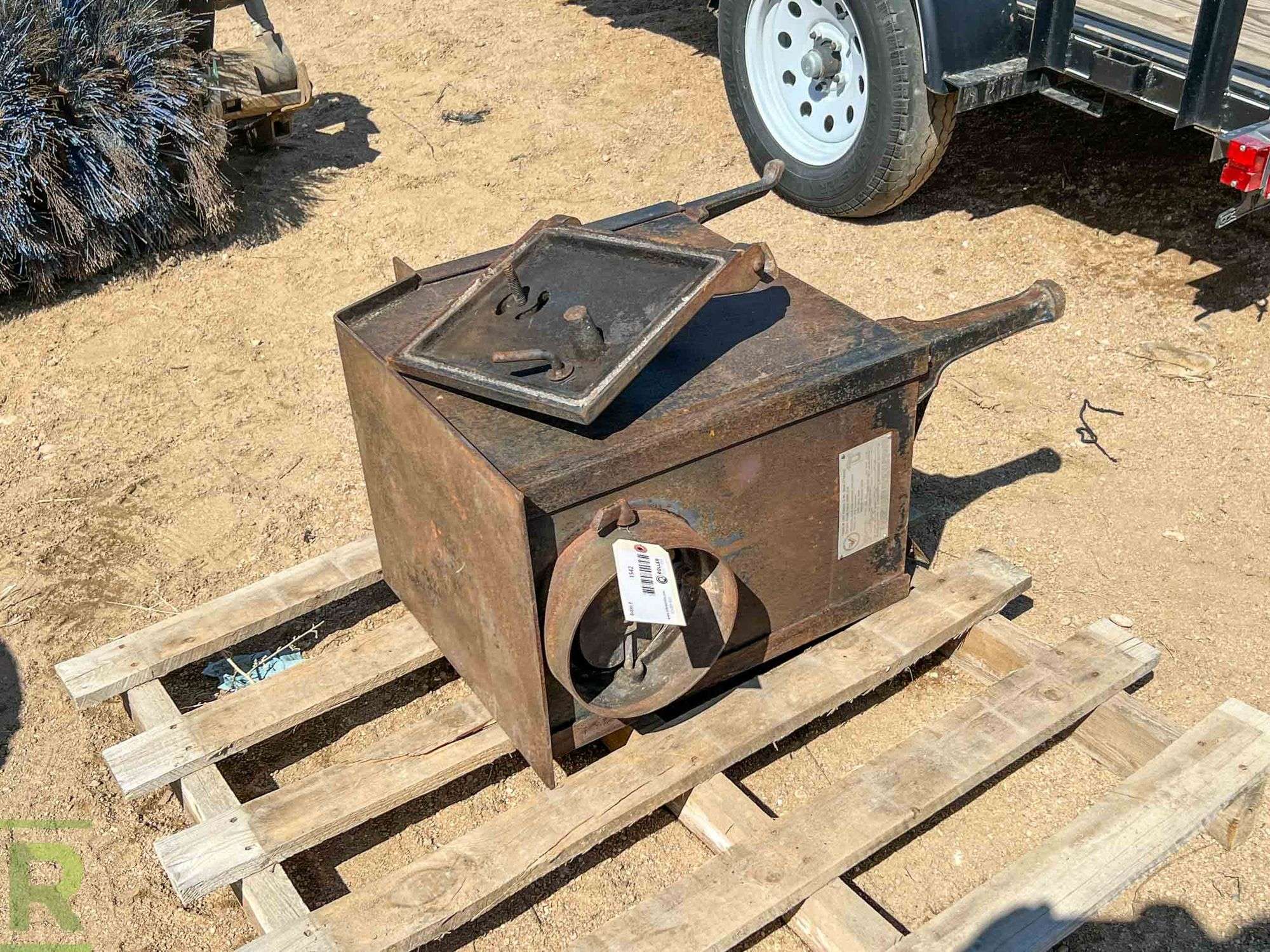 Franklin Cast Products Scandia 830 Cast Iron Solid Fuel Burning Appliance -  Roller Auctions