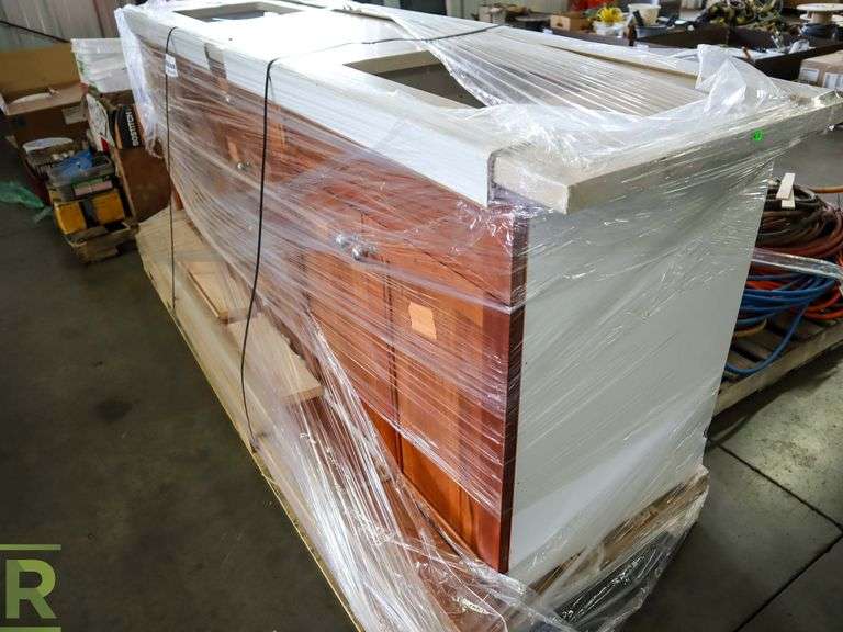 Dual Sink Vanity With Quartz Counter and Porcelain Under Mount Sinks