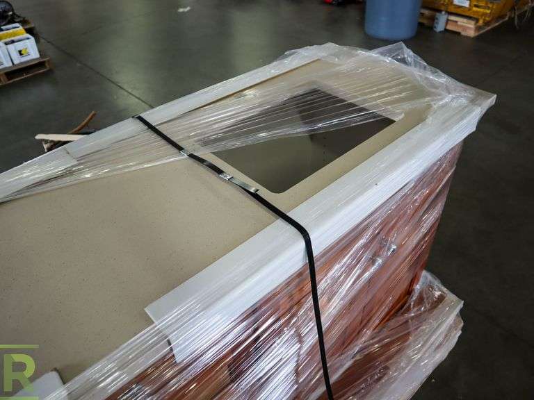 Dual Sink Vanity With Quartz Counter and Porcelain Under Mount Sinks