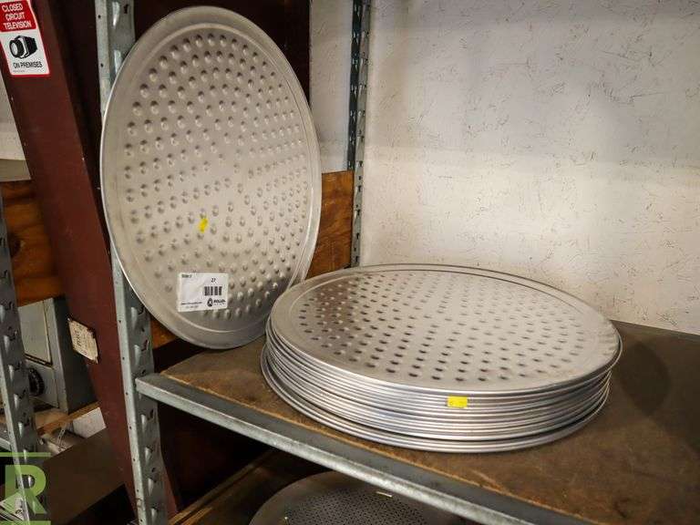 (18) Pizza Pans Roller Auctions