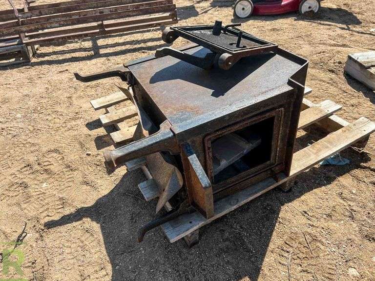 Franklin Cast Products Scandia 830 Cast Iron Solid Fuel Burning Appliance -  Roller Auctions