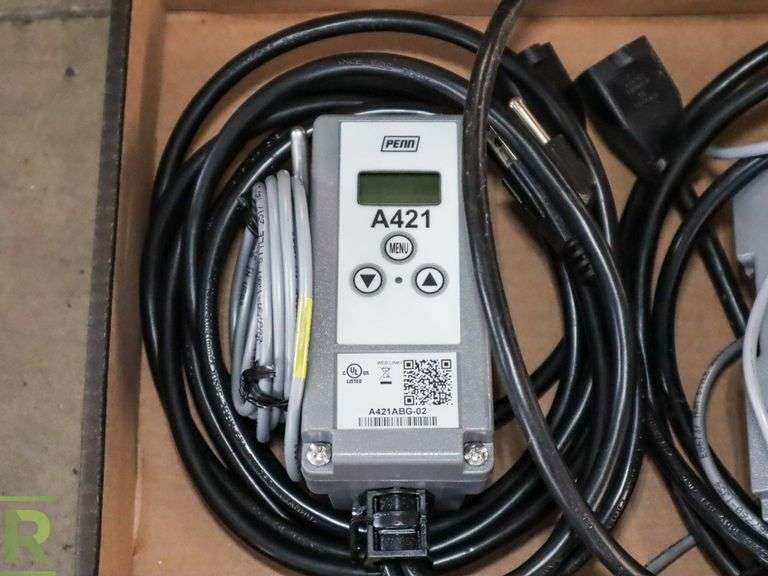 (4) Johnson Controls Penn A421 Electronic Temperature Controls Roller