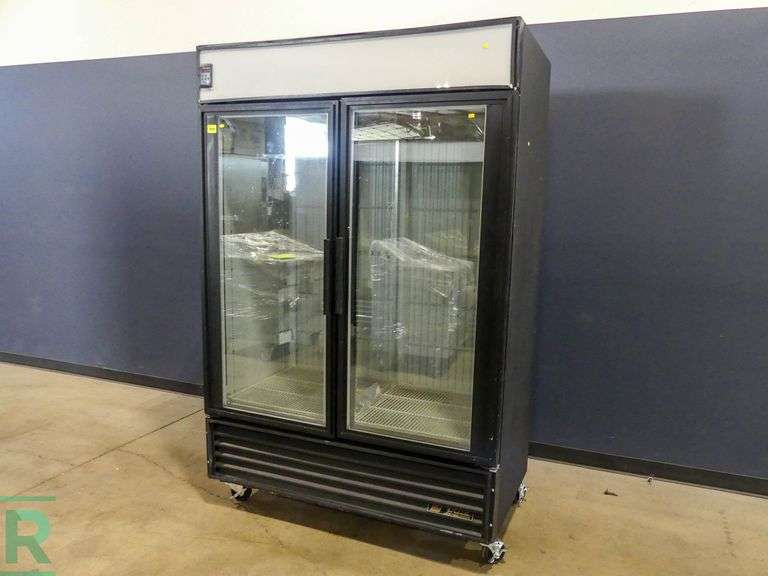 True GDM49F 2Door Freezer Merchandiser Roller Auctions