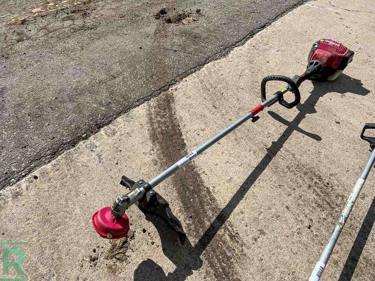 TroyBilt TB685 EC Edge Trimmer, 4 Cycle Gas Engine Roller Auctions