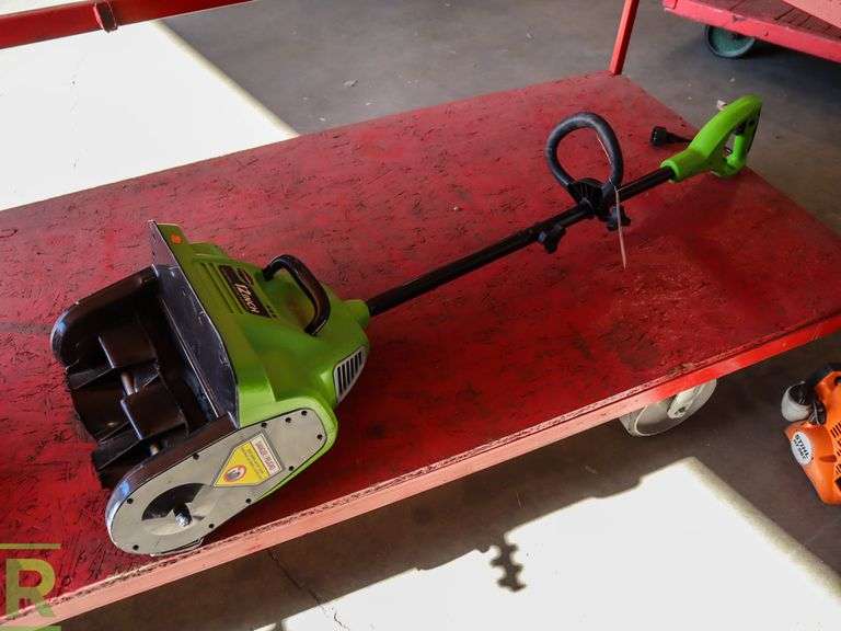 Greenworks 2601002 Electric Snow Shovel, 12" Roller Auctions