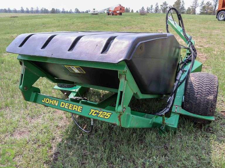John Deere TC125 Turf Collection System, Hydraulic, Turf Tires Roller