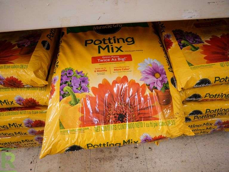 (21) Miracle Gro Potting Mix, 1 Cu Ft Per Bag Roller Auctions