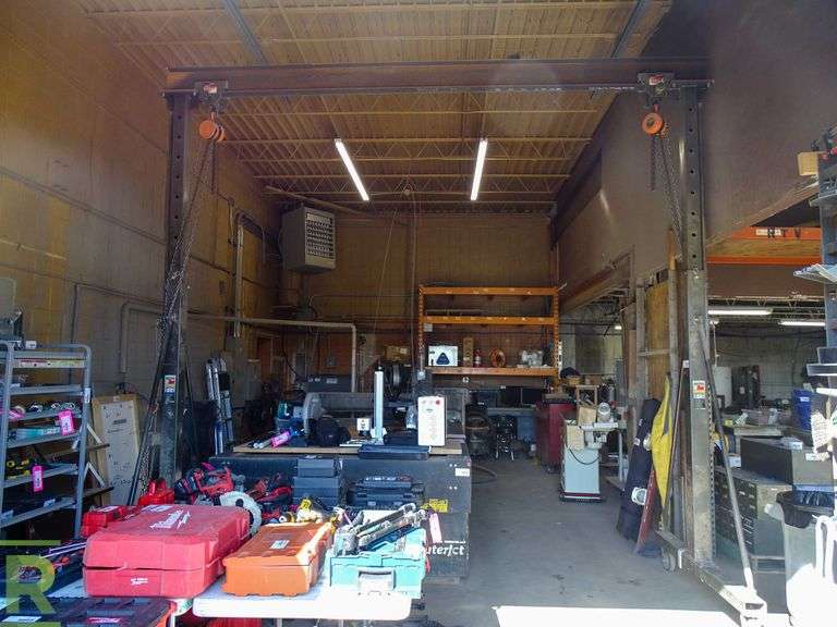 Pittsburgh Automotive 41188 1Ton Gantry Crane, (2) 1Ton Chain Hoists