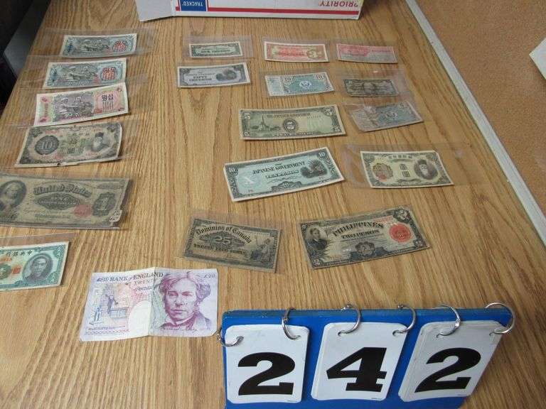 LOT FOREIGN CURRENCY AND OTHER CURRENCY INCLUDING 1993 20 POUNDS BANK 