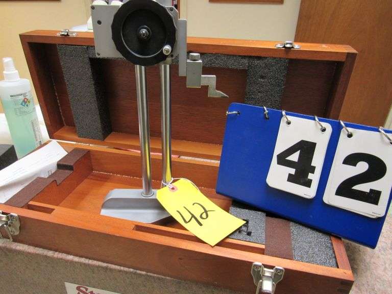 LOT, (1) MITUTOYO DIGIT HEIGHT GAUGE SERIES 192, (1) 6" X 6" X 2" GRANE CHECK STAND SURFACE