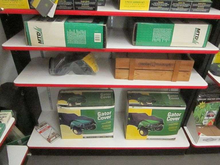 CONTENTS OF SHELF INCLUDING ASSORTED HAND TOOLS, JOHN DEERE GARDEN TOTE